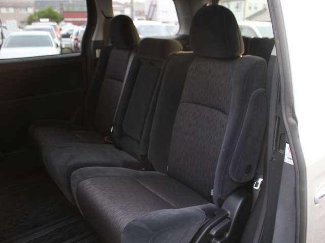 セカンドシートも使用感も少なくグッドコンディション★