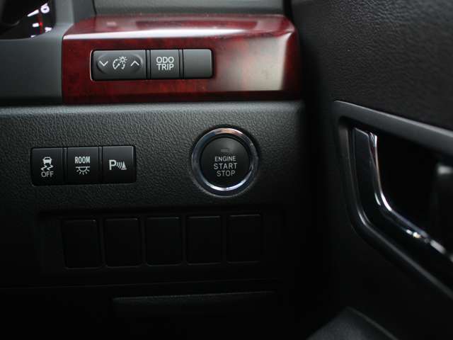 プッシュスタートはボタン一つでエンジン始動、停止が可能です☆
