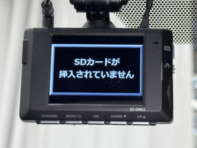 ドライブレコーダー装備してますよ。　思いでの記録や万が一の時の記録にも便利ですね。