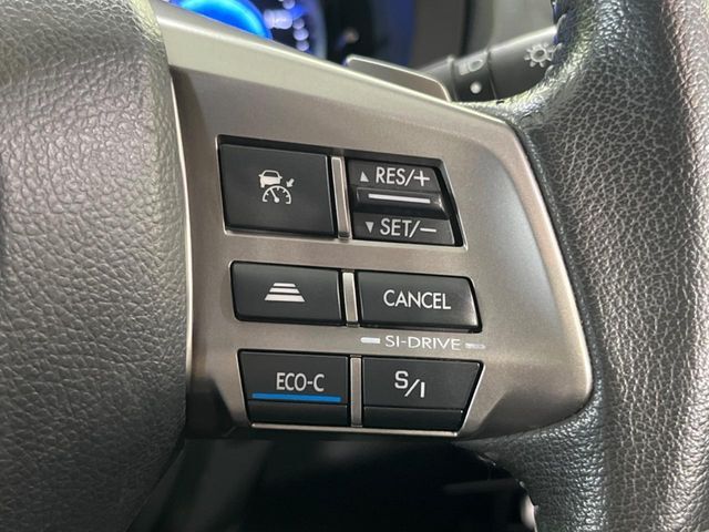 【全車速追従機能付クルーズコントロール】高速道路での長距離走行が楽に！！自動で速度を保つクルーズコントロールが、衝突軽減システムと連携し、前方の車両を感知して車間を保つように速度調節してくれます！！