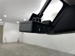 【バックミラー】大きくて見やすいので、後方を見るときも安心です！