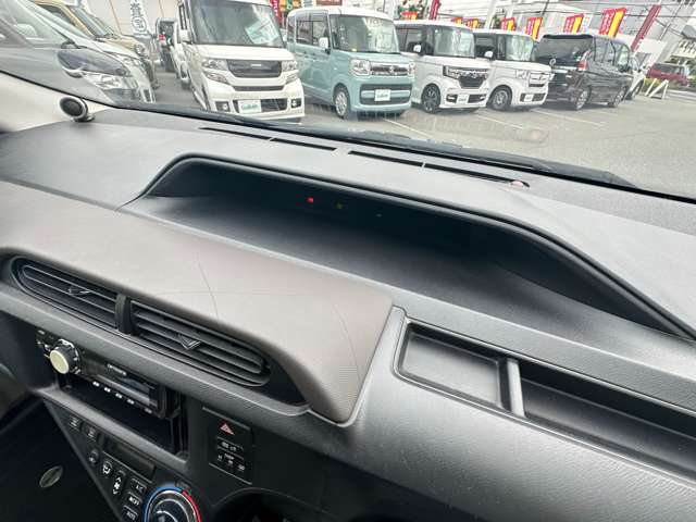 【オートエアコン】車内温度を感知して自動で温度調整が可能！いつでも快適な車内空間を創り上げます♪