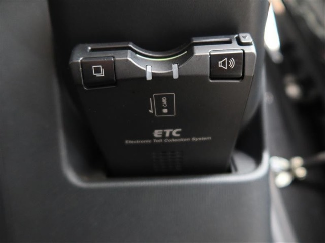 ETC車載器付きです。高速道路の料金所もスムーズに通過できます。