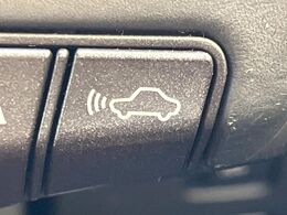 【プリクラッシュセーフティ】前方の車両等を検知し、衝突しそうな時は警報で注意を促し、ブレーキを踏む力をサポート。ブレーキを踏めなかった場合は衝突被害軽減ブレーキが作動、衝突回避をサポートします。