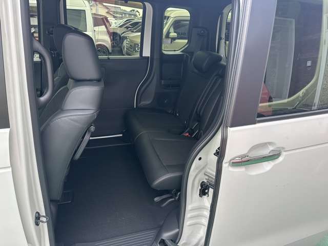 ★5年間新車保障★初度登録から5年間の新車保証が含まれています。長期間、安心してお乗り頂けます！保障費用は支払総額に含まれています！遠方のお客様は保証継承後、お近くのディーラーにて保証が受けられます！