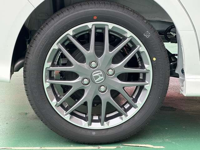★納車前に、専属のクリーニングスタッフが、ピッカピカにクリーニングして納車いたします！もちろん、ピッカピカの状態でお渡しするクリーニング費用も支払総額に含まれています！