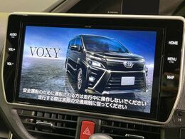 【純正10型ナビ】人気の大型10インチナビを装備。存在感のある大画面はインパクト大！ナビ利用時のマップ表示は見やすく、テレビやDVDは臨場感がアップ！いつものドライブがグッと楽しくなります♪