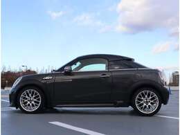 2011年から2015年迄しか生産されていない希少なMINIのクーペMODEL