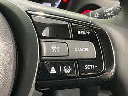 【アダプティブクルーズコントロール】高速道路での長距離走行が楽に！！自動で速度を保つクルーズコントロールが、衝突軽減システムと連携し、前方の車両を感知して車間を保つように速度調節してくれます！！