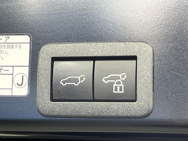 【パワーバックドア】スマートキーや運転席のボタンを押すだけでリアゲートが自動で開閉します！荷物を持っている時や、高い位置にあるバックドアを閉める際に便利な機能です♪