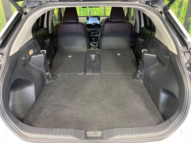 積み下ろしのしやすいデッキにはたっぷりと荷物を積み込んでいただけます。遊びから仕事まで、様々なシーンで頼れます♪