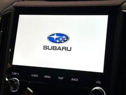 【純正ナビ】人気の純正ナビを装備しております。ナビの使いやすさはもちろん、オーディオ機能も充実！キャンプや旅行はもちろん、通勤や買い物など普段のドライブも楽しくなるはず♪