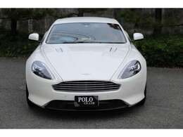 ブレンボ製カーボンセラミックマトリクスブレーキ、リミッテッドスリップデフ（LSD）、クルーズコントロール、