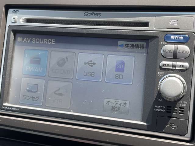 こちらオーディオ周りの写真になります。動作確認済みです。詳しい機能に関しましては装備欄を確認ください。車によっては多機能なナビなど、充実したオーディオがついている車両もあります。