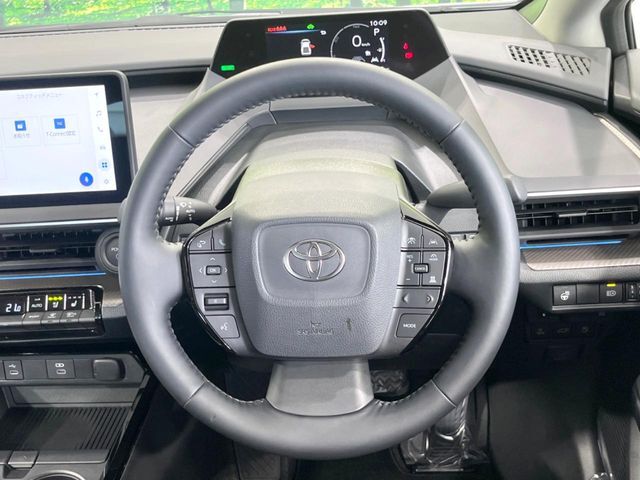 インテリアに合わせたデザインのステアリングは、運転される方のことも考え、運転しやすい形状、大きさです。是非一度、実際に触ってお確かめください。