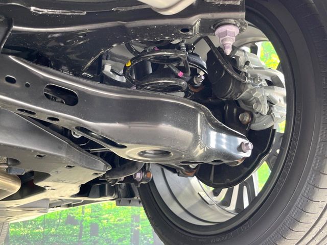 お車を安心してお乗りいただく為には、足回りの定期点検が欠かせません。サービスサポート（有償保証）では無料点検もご提供しており、安心のカーライフをお過ごしいただけるサポート体制が整っています。