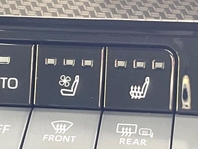 【シートベンチレーション】夏場は涼しい風でお尻や背中の熱やムレを防ぎ、冬はエアコンよりも早く温まってポカポカに！季節を問わず快適に過ごせます。