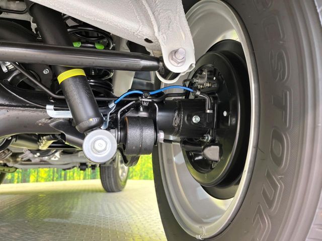 お車を安心してお乗りいただく為には、足回りの定期点検が欠かせません。サービスサポート（有償保証）では無料点検もご提供しており、安心のカーライフをお過ごしいただけるサポート体制が整っています。