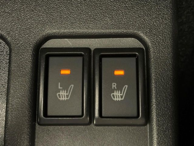 【シートヒーター】寒い日に重宝するシートヒーター！エアコンより早く温まってくれるので寒がりの人も安心ですね♪エアコンの温風は乾燥するから苦手、という方にもをおすすめです。