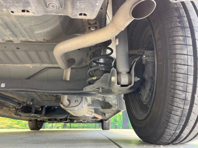 お車を安心してお乗りいただく為には、足回りの定期点検が欠かせません。サービスサポート（有償保証）では無料点検もご提供しており、安心のカーライフをお過ごしいただけるサポート体制が整っています。