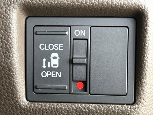 【パワースライドドア】スマートキーや運転席のスイッチでスライドドアの開閉が可能♪電動だから力を入れてドアを開ける必要が無く、小さいお子様でも、重い荷物を持っている時もラクに開け閉めできます♪