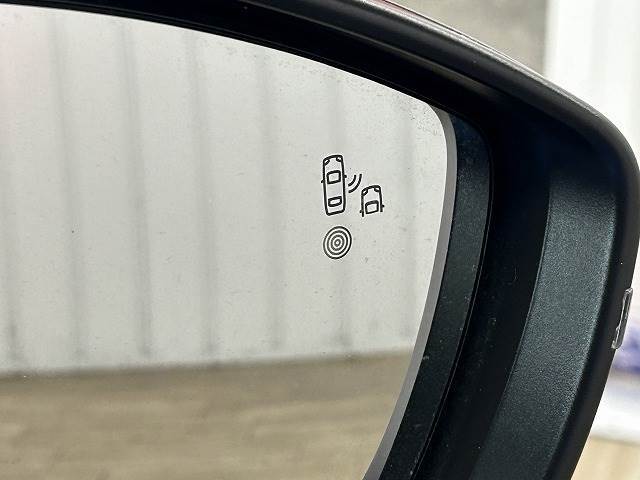 ブラインドスポットモニター搭載で後方から接近する車両にも簡単に気づけます。
