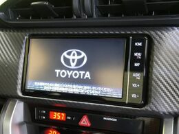 【純正ナビ】人気の純正ナビを装備。オーディオ機能も充実しており、Bluetooth接続すればお持ちのスマホの音楽を再生可能！毎日の運転がさらに楽しくなります！！