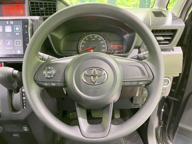 インテリアに合わせたデザインのステアリングは、運転される方のことも考え、運転しやすい形状、大きさです。是非一度、実際に触ってお確かめください。