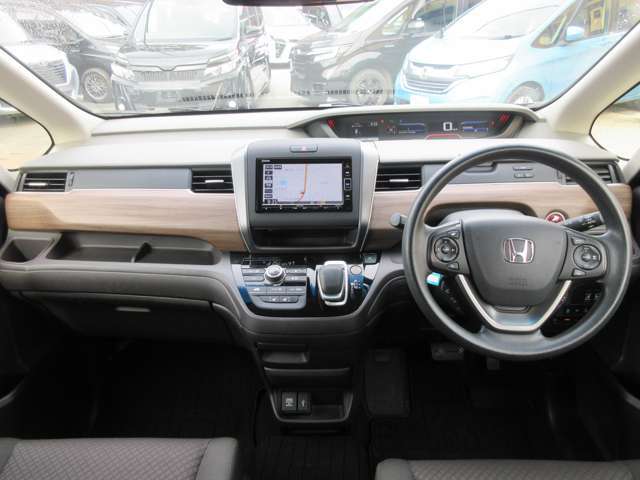 各種保険のお取り扱いもございます。お客様の方での面倒なお手続きも不要！納車日にその場で任意保険に加入できます！お客様のカーライフに沿った保険プランをご提案させていただきますのでお気軽にご相談下さい