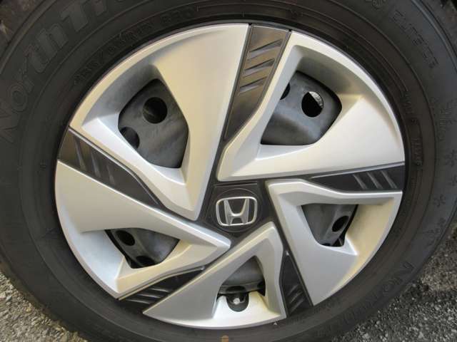 HDDナビ。地図の記憶媒体にハードディスクドライブを用いた新世代のカーナビ。従来の光学式ディスク（CD-ROM、DVD-ROM）を用いたものに比べ高速・大容量で、より高精細・多機能なナビゲーションを実現。