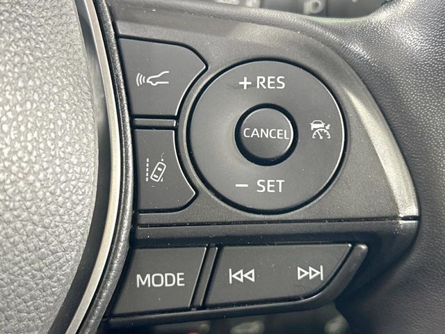 【レーダークルーズコントロール】高速道路での長距離走行が楽に！！自動で速度を保つクルーズコントロールが、衝突軽減システムと連携し、前方の車両を感知して車間を保つように速度調節してくれます！！