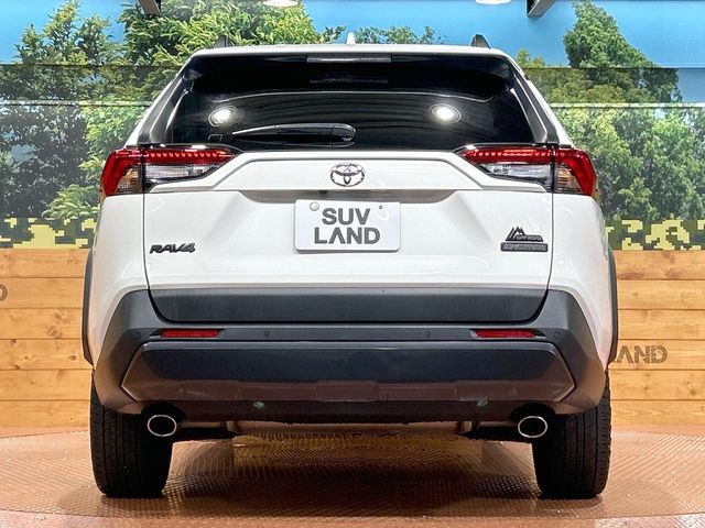 安心の最長10年・走行無制限保証（有償）をご用意。保証内容も充実はもちろん、無料点検＆オイル交換や、年中無休の全国・24時間ロードサービスも付帯されておりますのでご安心下さい。