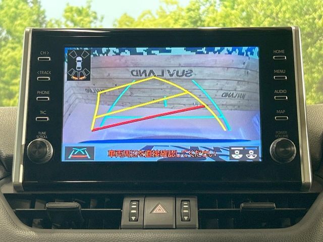 【バックカメラ】駐車時に後方がリアルタイム映像で確認できます。大型商業施設や立体駐車場での駐車時や、夜間のバック時に大活躍！運転スキルに関わらず、今や必須となった装備のひとつです！