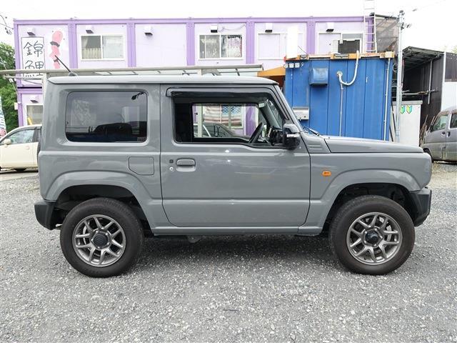 支払総額は八王子ナンバー登録で店頭納車の場合の費用となります。他のナンバー登録地域やお客様のご要望に基づくオプション等の費用は含みません。八王子ナンバー以外の地域での登録の場合は別途費用がかかります。