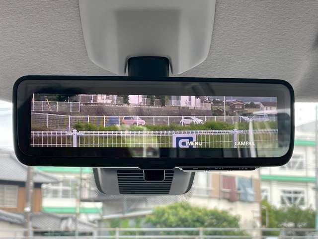 インテリジェントルームミラーです。バックカメラの映像をルームミラーに映し出します。