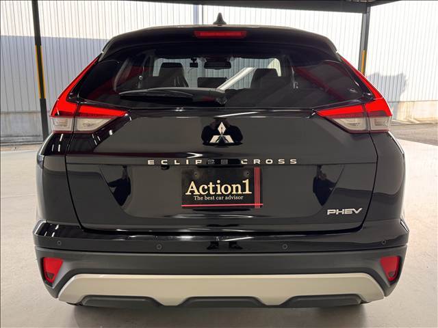 お車ご成約時の付帯率は驚きの90％OVER。アクション1自慢のスーパーガラスコーティング。見違えるほどの輝きを放ち、納車後のメンテナンスも楽々。是非一度お試し下さい。