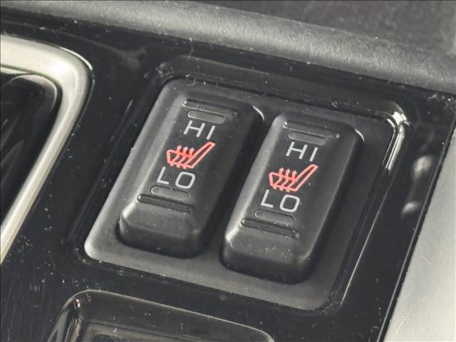 【シートヒーター】寒い日に重宝するシートヒーター！エアコンより早く温まってくれるので寒がりの人も安心ですね♪エアコンの温風は乾燥するから苦手、という方にもをおすすめです。