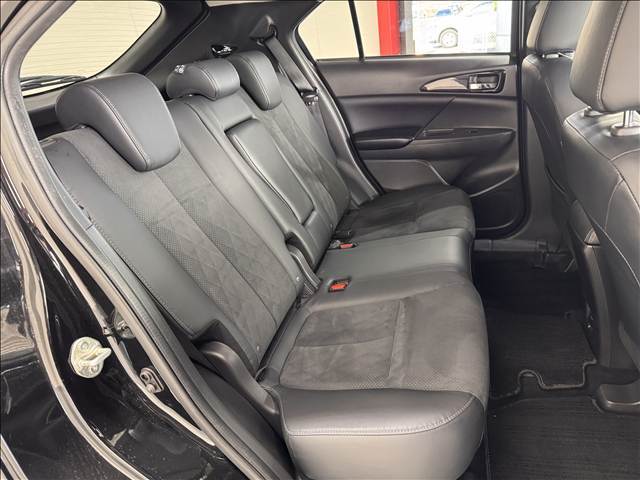 後部座席も気になるようなキズ・汚れやへたり等、大きなダメージはなく、良好な状態です。