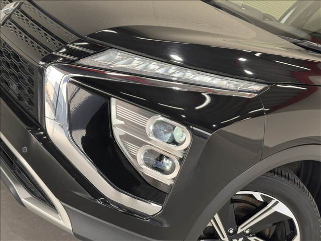 【LEDヘッドライト】非常に明るく前方を照らしてくれるので、悪天候や夜間の走行時も視界良好で安心してお乗りいただけます。