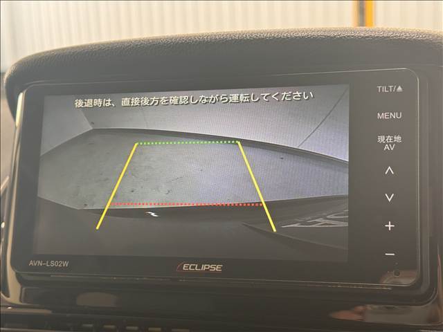 【バックカメラ】駐車時に後方がリアルタイム映像で確認できます。大型商業施設や立体駐車場での駐車時や、夜間のバック時に大活躍！運転スキルに関わらず、今や必須となった装備のひとつです！
