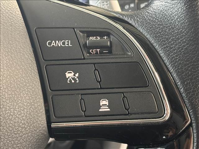 【レーダークルーズコントロール】高速道路での長距離走行が楽に！！自動で速度を保つクルーズコントロールが、衝突軽減システムと連携し、前方の車両を感知して車間を保つように速度調節してくれます！！