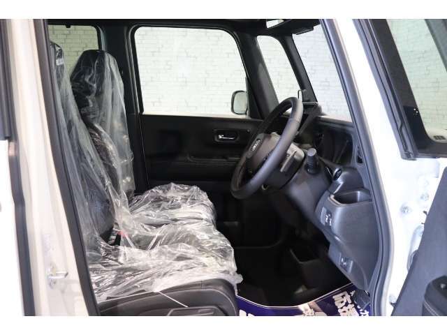 良好な視界とスムーズな乗り降りを実現した運転席。運転席はアイポイントを高くし視界良好です。