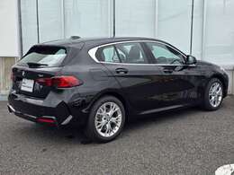 この度は弊社認定中古車をご覧いただき誠にありがとうございます。弊社はBMW 正規ディーラーですので遠方のお客様も安心してご購入下さい。ご不明な点がございましたらお気軽にお申し付けください。