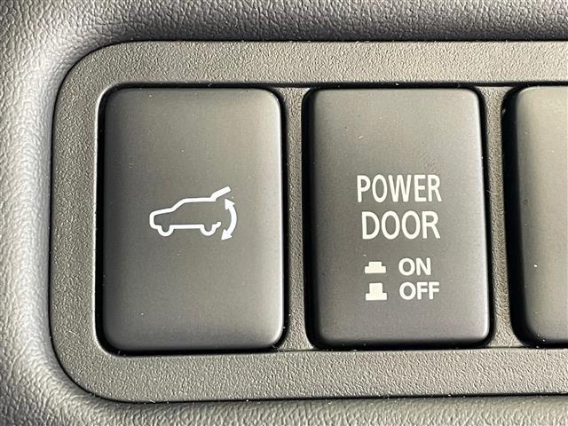 【パワーバックドア】荷物を抱えた状態でもリアゲートの開閉が可能です！お買い物時やアウトドアの際に役立ちますね♪