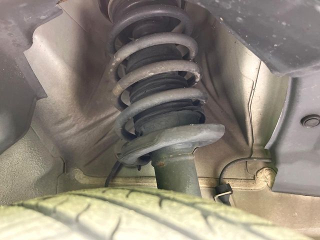 お車を安心してお乗りいただく為には、足回りの定期点検が欠かせません。サービスサポート（有償保証）では無料点検もご提供しており、安心のカーライフをお過ごしいただけるサポート体制が整っています。