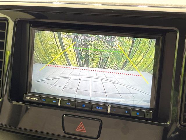 【バックカメラ】駐車時に後方がリアルタイム映像で確認できます。大型商業施設や立体駐車場での駐車時や、夜間のバック時に大活躍！運転スキルに関わらず、今や必須となった装備のひとつです！