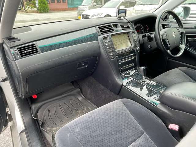 ご納車の前には、オイル、オイル・エレメント、ワイパーゴムを交換してご納車しております。内外装のクリーニングも行いますので気持ち良く、新しい車との生活を始めて頂けます♪