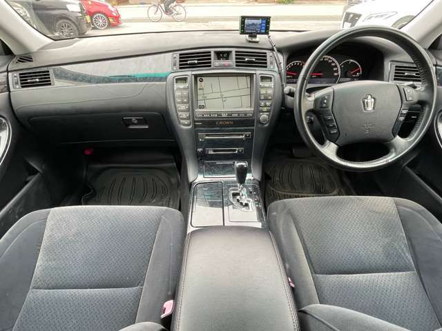 ご納車の前には、オイル、オイル・エレメント、ワイパーゴムを交換してご納車しております。内外装のクリーニングも行いますので気持ち良く、新しい車との生活を始めて頂けます♪