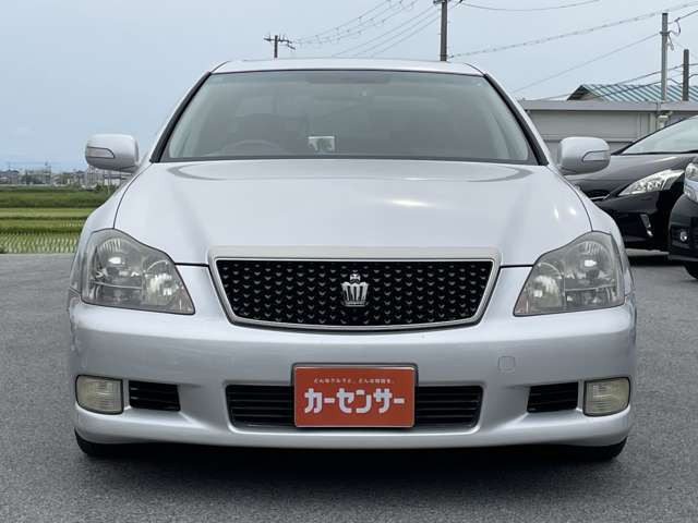 昭和モータースではお客様の安全を第一に考え、店頭でのコロナウイルス対策を行っております。店内で消毒、カウンターには防護シートを設置しています。
