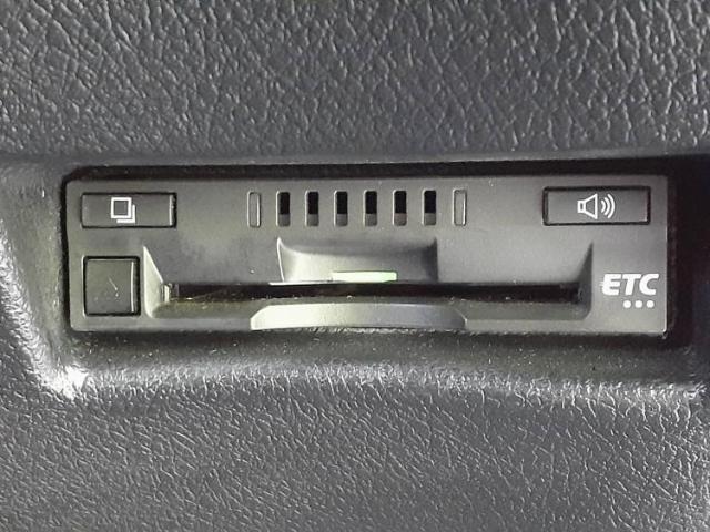 WECARSの展示場では実際に見て、触ってお車をお選びいただけます！知識の豊富な営業スタッフが様々なカーライフをご提案いたします！